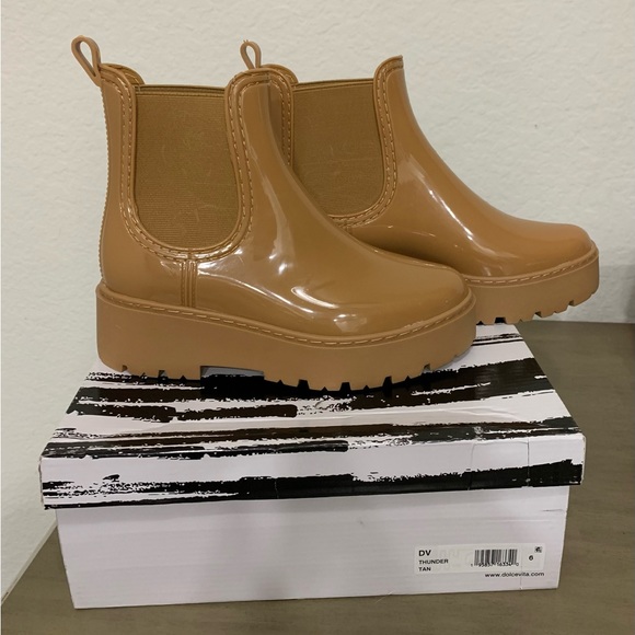 DV by Dolce Vita Thunder Chelsea Platform Lug Sole Rain Boot - Picture 2 of 4
